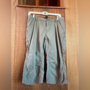 REI Women’s Size 4 Hiking Camping Travel Crop Pants (Lightweight) Grey